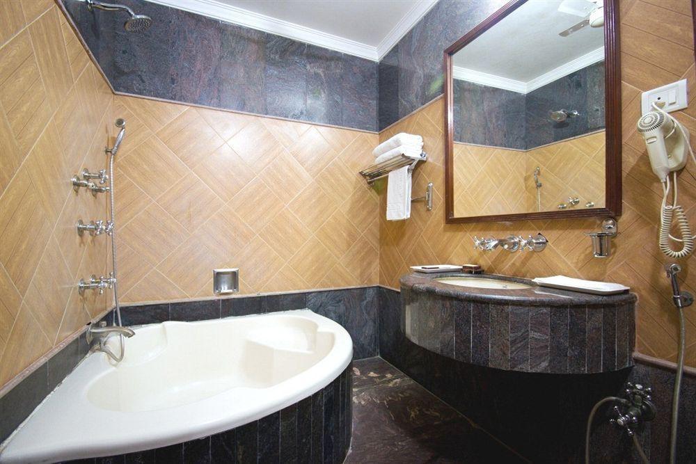 Hotel Sunstar Grand Delhi  Extérieur photo