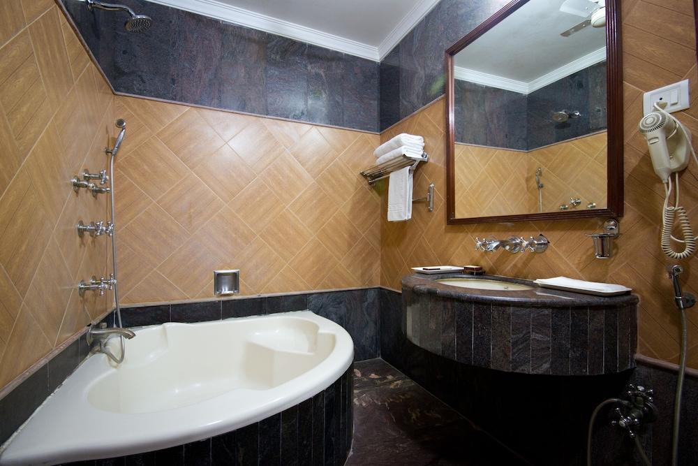 Hotel Sunstar Grand Delhi  Extérieur photo