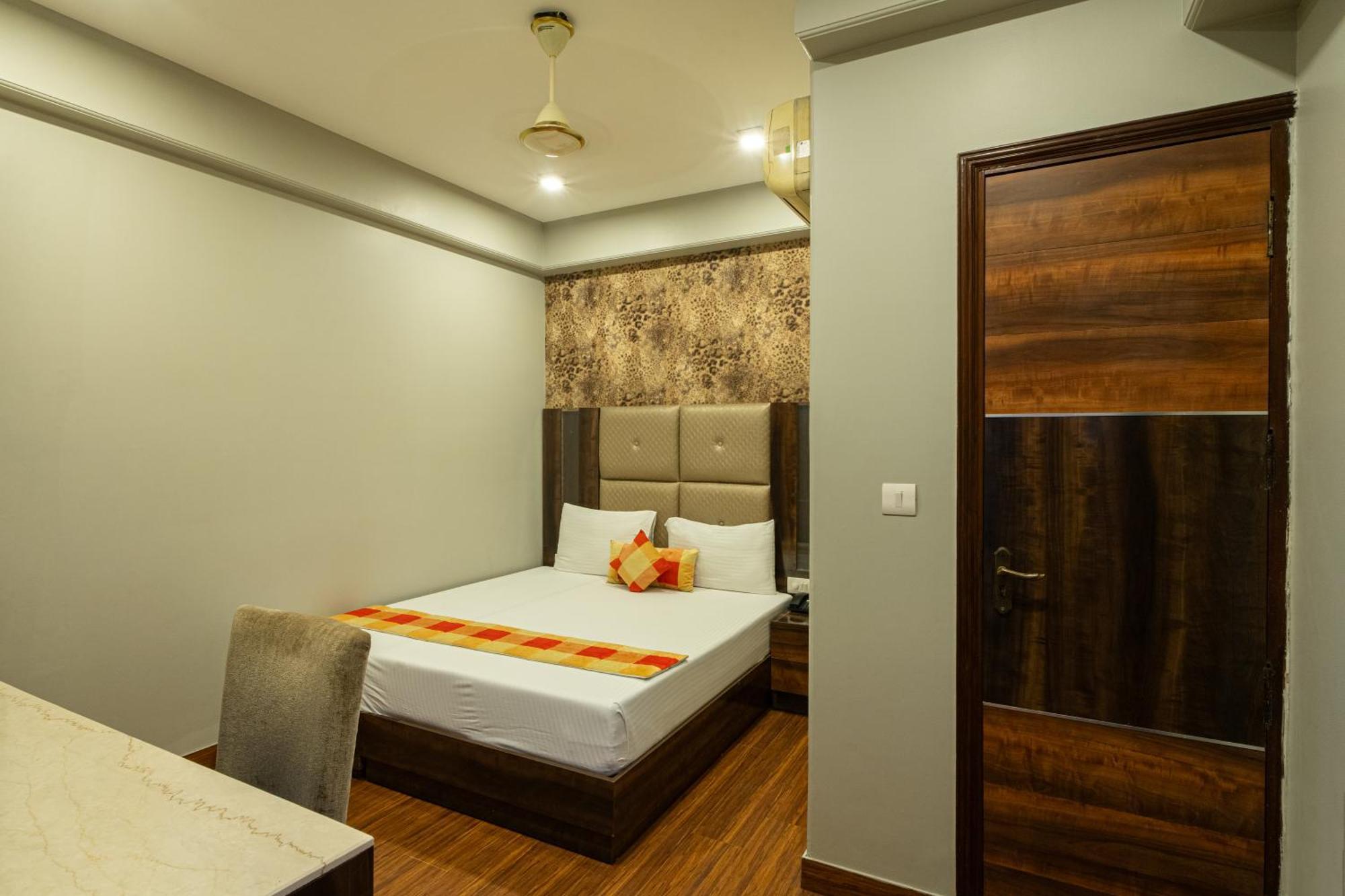 Hotel Sunstar Grand Delhi  Extérieur photo