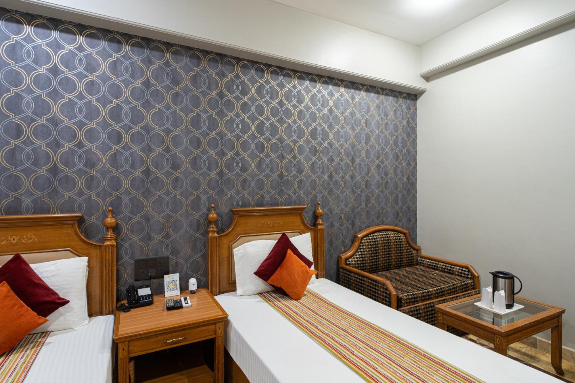 Hotel Sunstar Grand Delhi  Extérieur photo