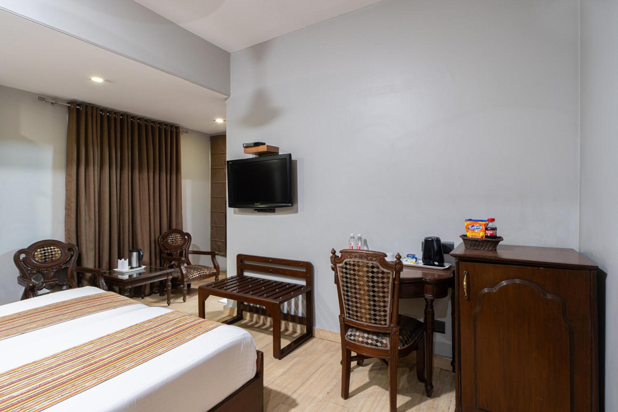 Hotel Sunstar Grand Delhi  Extérieur photo
