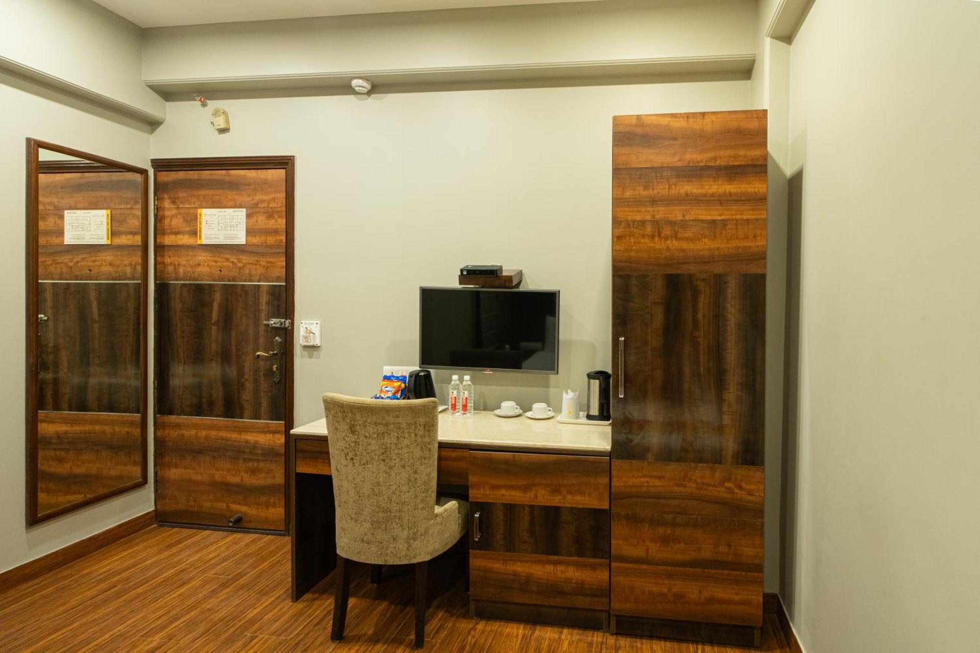 Hotel Sunstar Grand Delhi  Extérieur photo