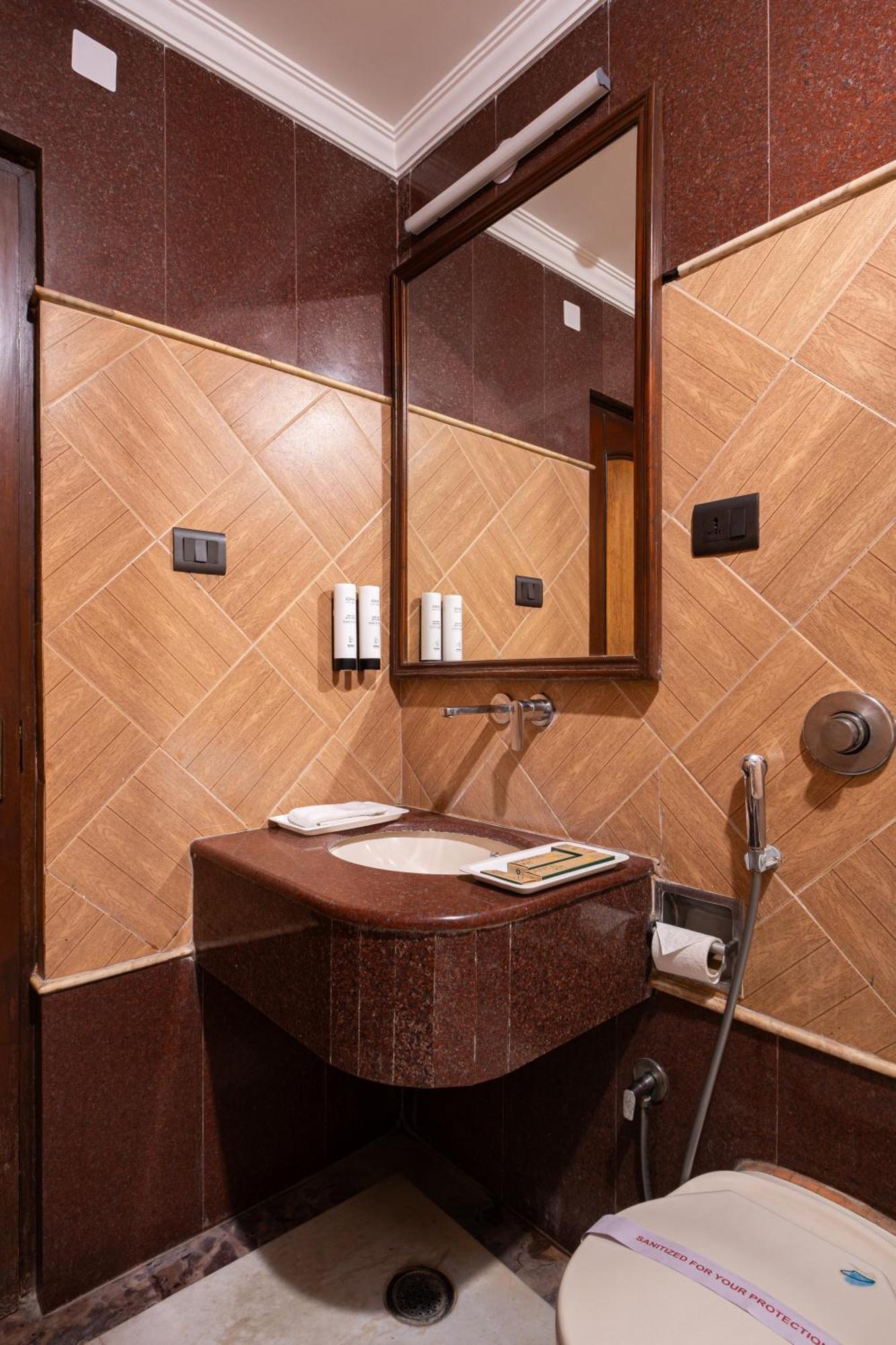 Hotel Sunstar Grand Delhi  Extérieur photo