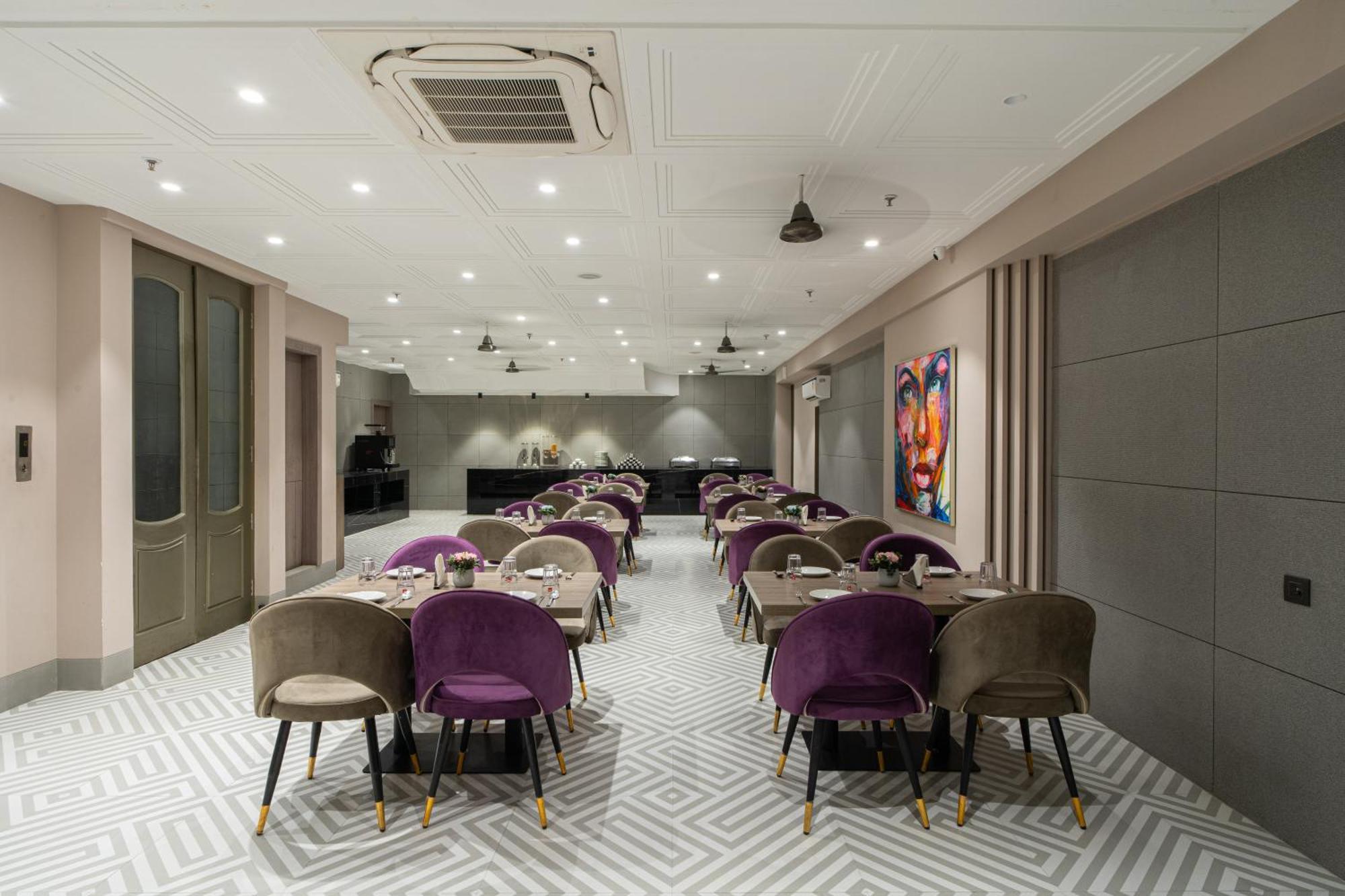 Hotel Sunstar Grand Delhi  Extérieur photo