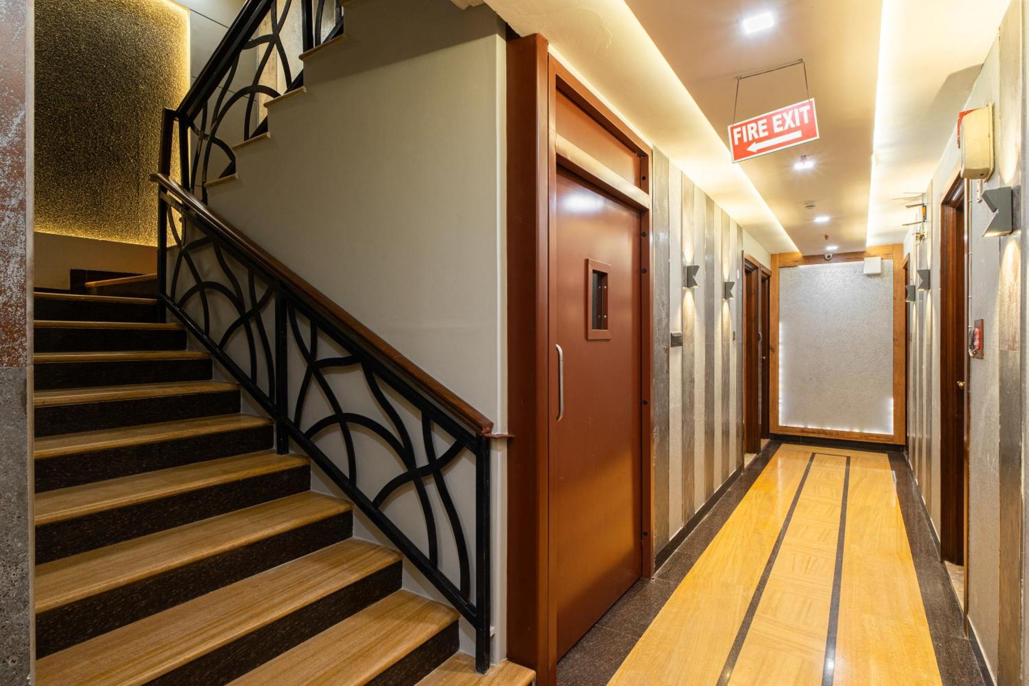 Hotel Sunstar Grand Delhi  Extérieur photo