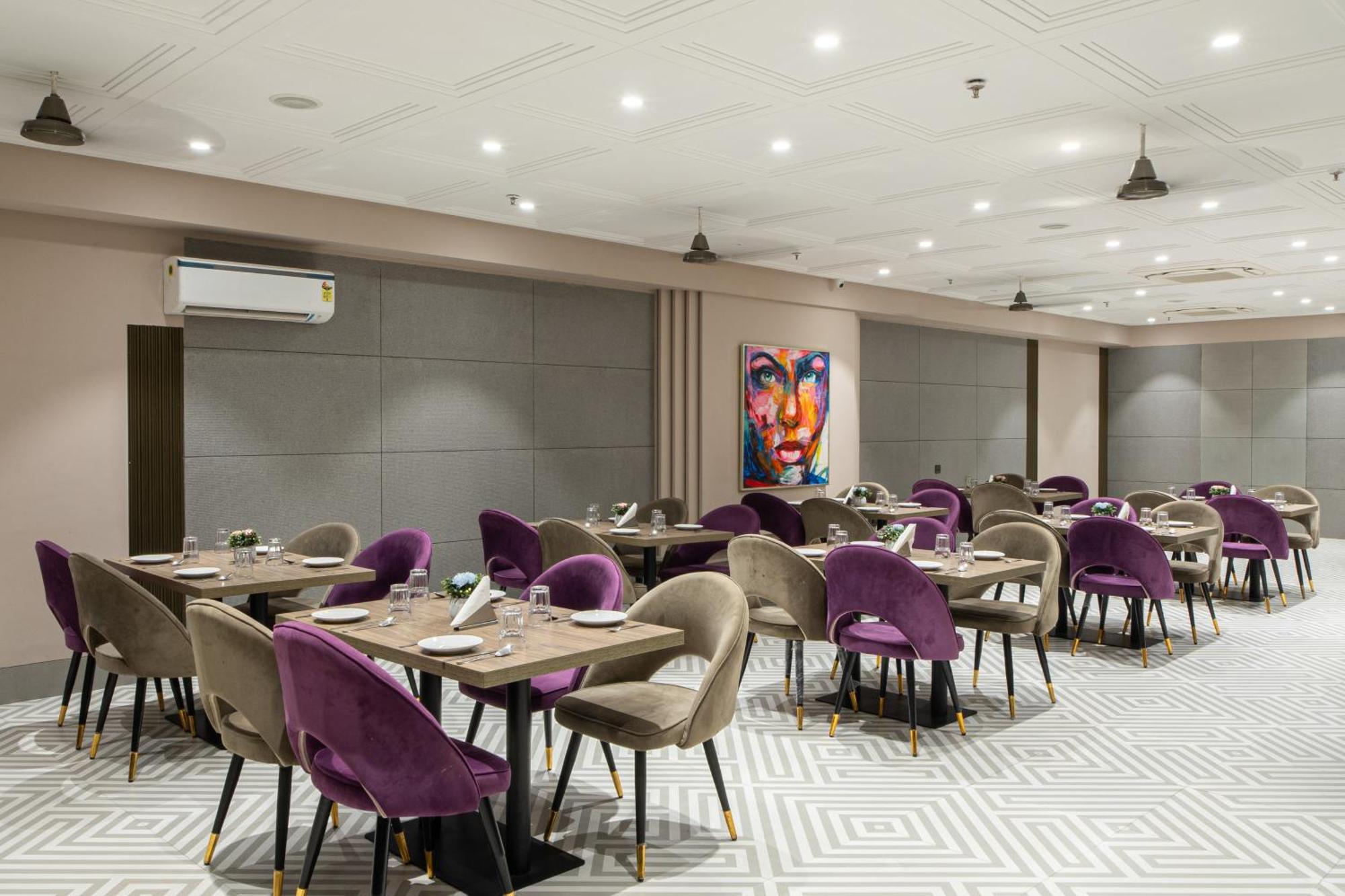 Hotel Sunstar Grand Delhi  Extérieur photo