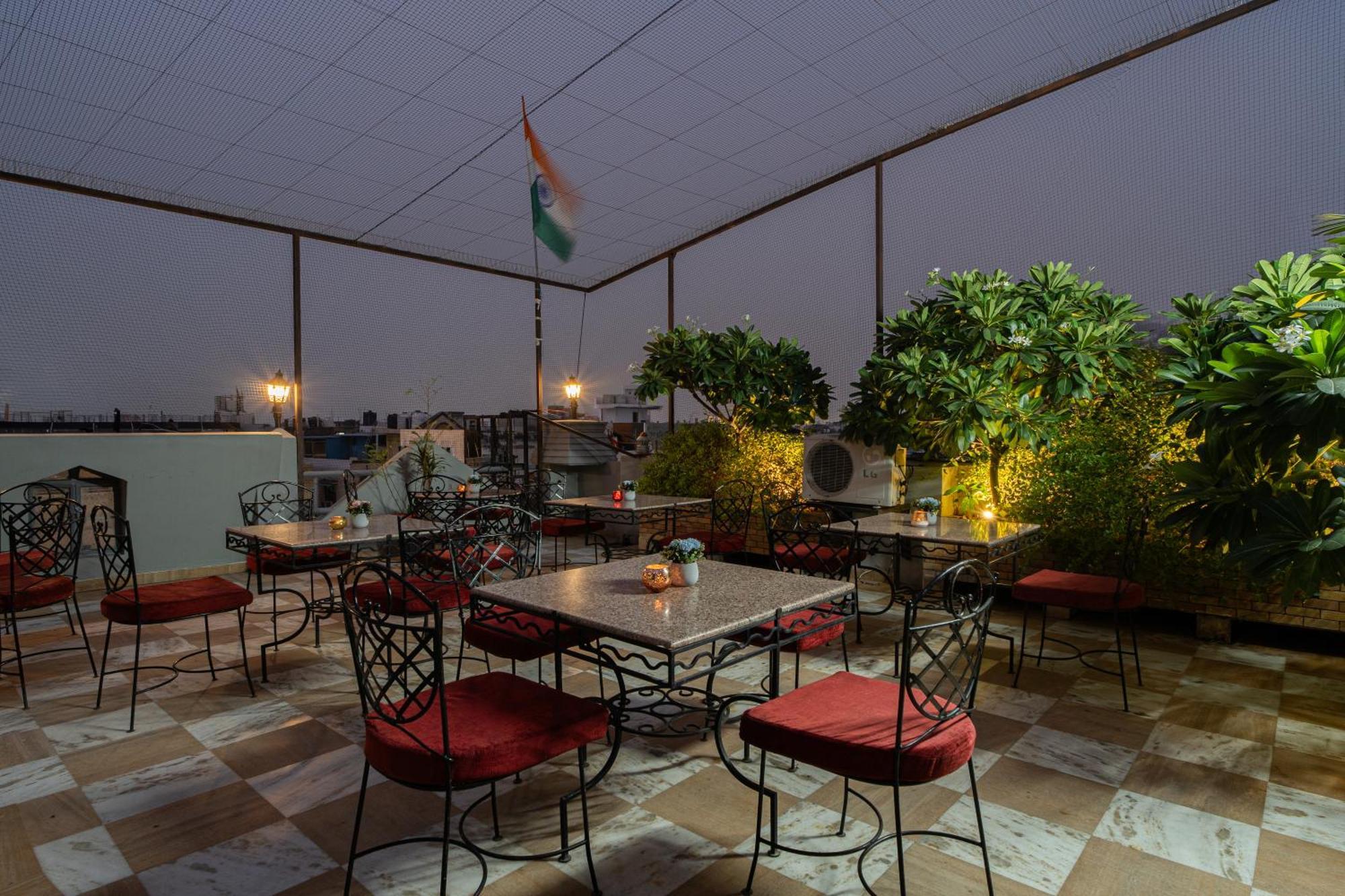 Hotel Sunstar Grand Delhi  Extérieur photo
