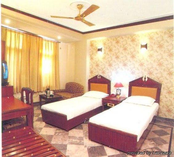 Hotel Sunstar Grand New Delhi Chambre photo