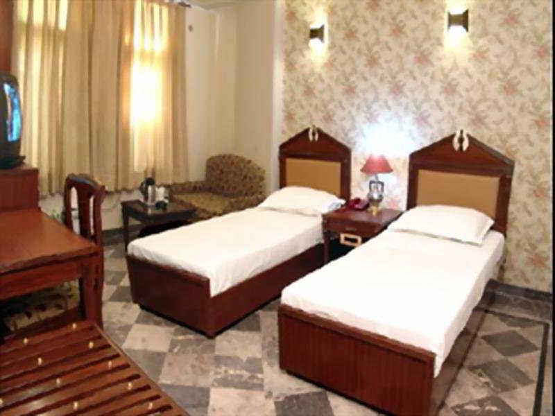 Hotel Sunstar Grand Delhi  Extérieur photo