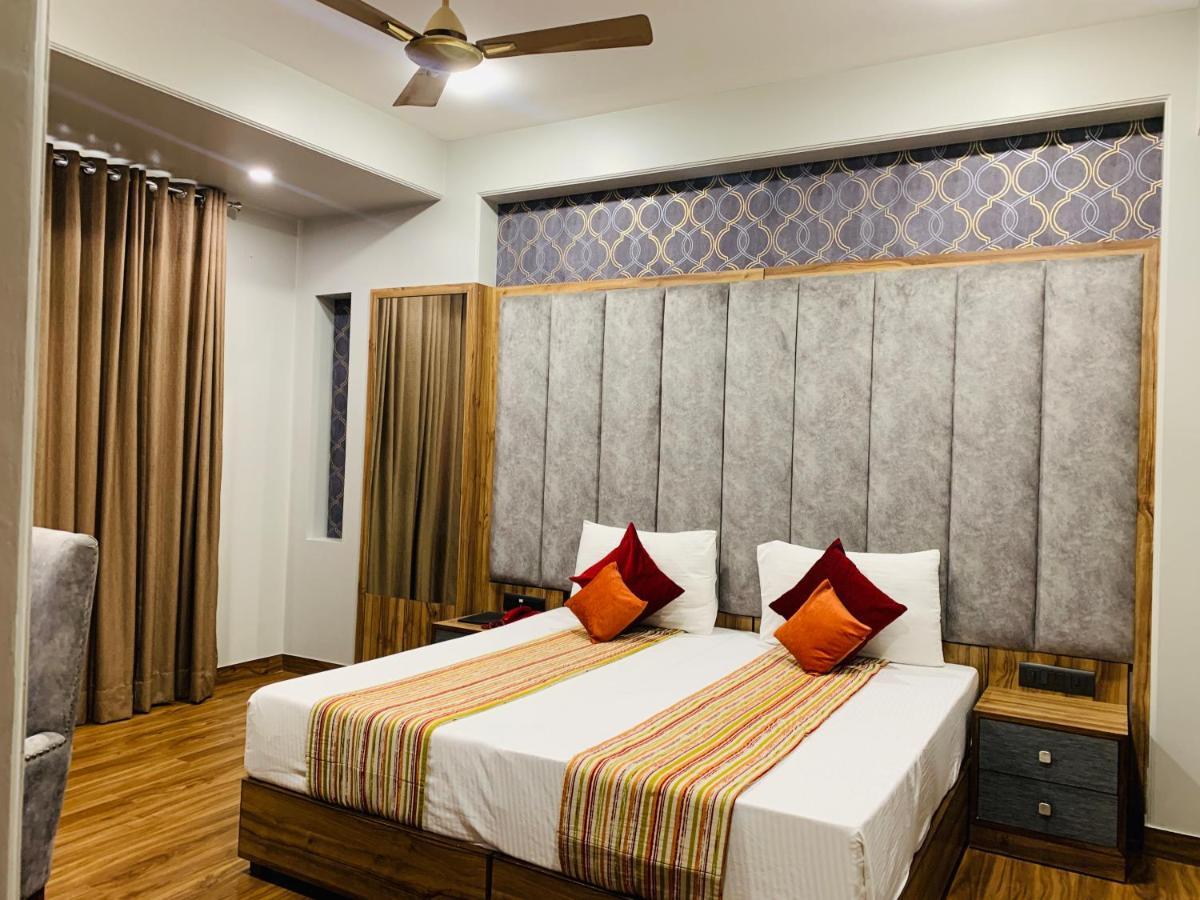 Hotel Sunstar Grand Delhi  Extérieur photo